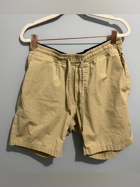 Lululemon Bowline Short *8"
Tofino Sand size medium